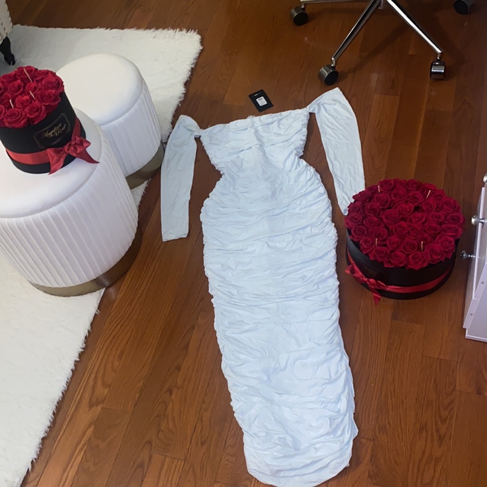 Gorgeous Riley Ruched Maxi Dress Size Medium White - Picture 3 of 8
